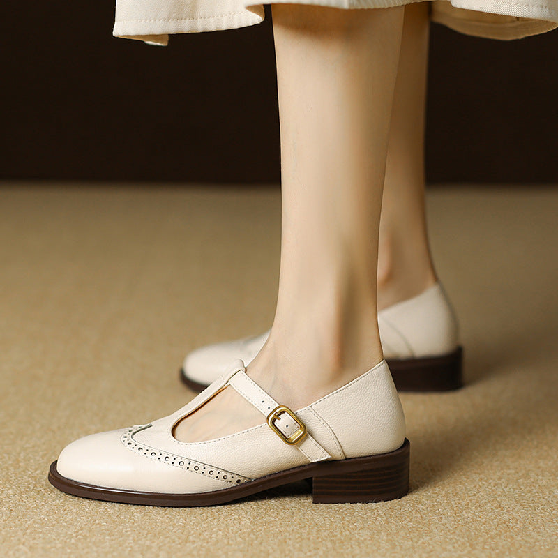 Maddalena, chaussures Mary Jane beige portées